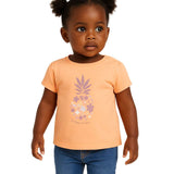 fille debout avec une t-shirt de couleur pêche à Dakar