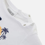 Garçon en t-shirt blanc snoopy surf Dakar