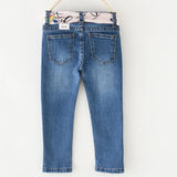 Vue arrière du jean fille chic en denim clair avec ceinture fantaisie – NounaBaby Sénégal.