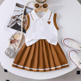Ensemble 2 pièces fille polo blanc et jupe plissée caramel broderie cœur disponible à Dakar chez NounaBaby
