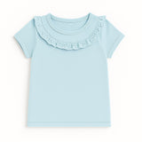 fille en t-shirt vert broderie anglaise à Dakar