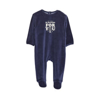 Détail motif fantaisie grenouillère bébé velours Dakar