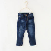 Jean garçon en coton doux bleu foncé, modèle chic NounaBaby à Dakar.