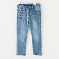 Jean fille bleu clair en coton doux avec broderies étoiles – NounaBaby Dakar.