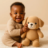 Doudou chien sécuritaire pour bébé, tissu peau de pêche, disponible chez NounaBaby Sénégal.