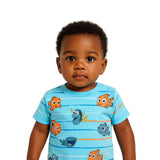 Un garçon en t-shirt bleu rayé ocean poisson à Dakar