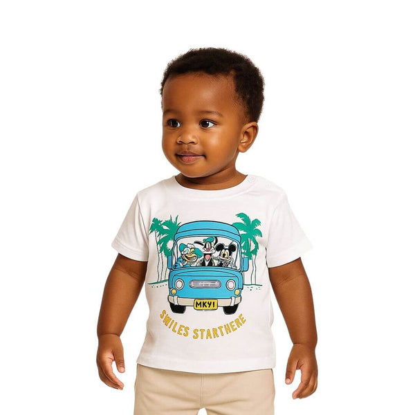 garçon, bébé en t-shirt blanc à Dakar