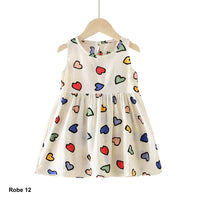 Robe fille blanche à cœurs multicolores – Idéale pour été – Boutique enfant Sénégal