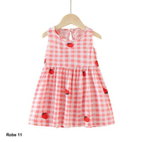 Robe fille vichy rose à fraises – 100% coton – Confort et fraîcheur à Dakar