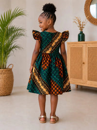 Robe wax enfant vue de dos, manches papillon, tissu wax vert et orange
